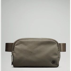 Lululemon Everywhere Belt Bag